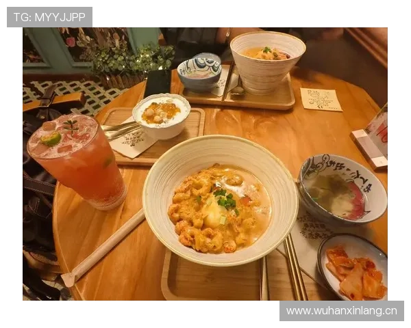 蒋圣龙又被拍到凌晨高档餐厅吃龙虾，隔壁桌根本没他钱包厚！