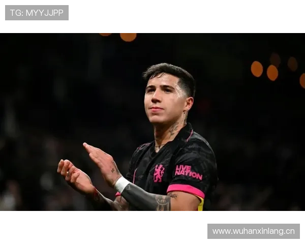 恩佐·费尔南德斯出门背的包居然比我一个月房租还贵，别跟我讲梦想了